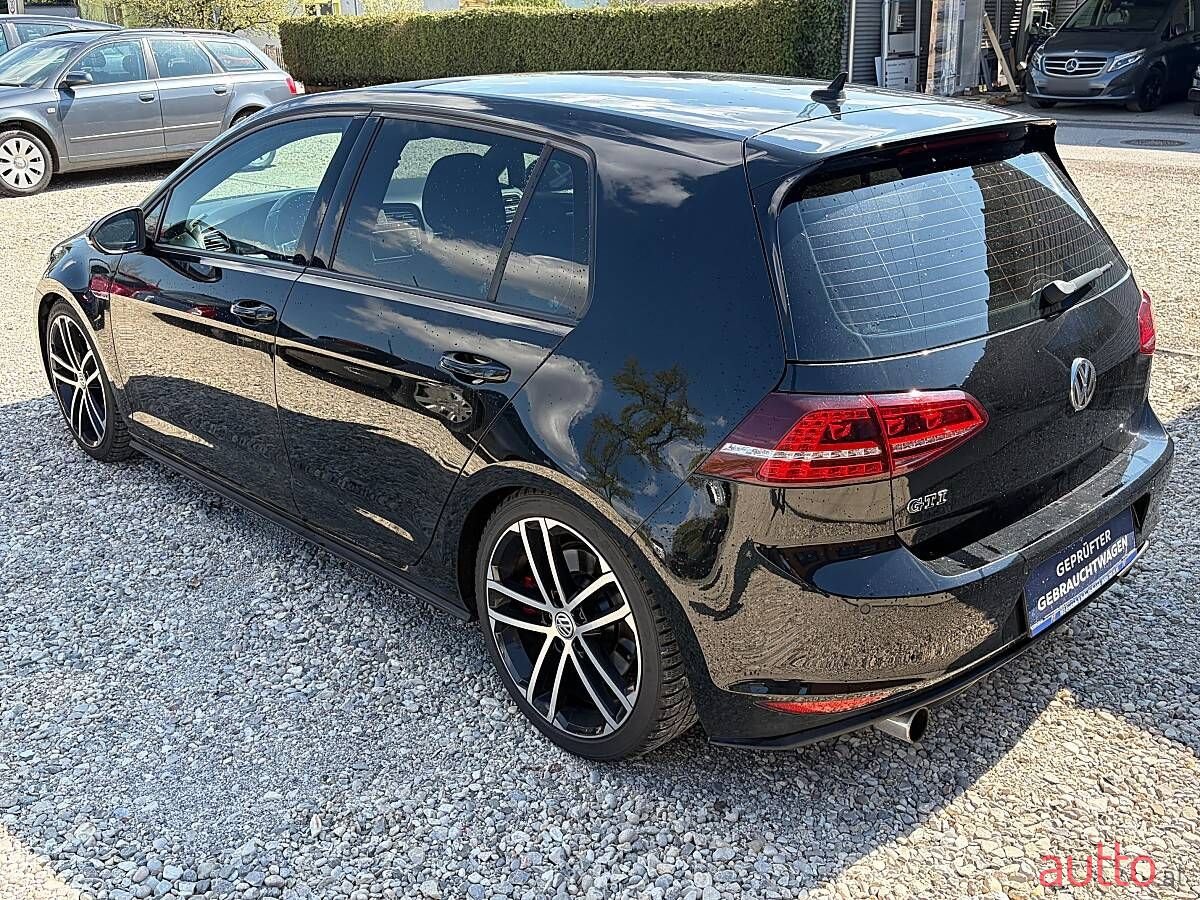 2016' Volkswagen Golf photo #6
