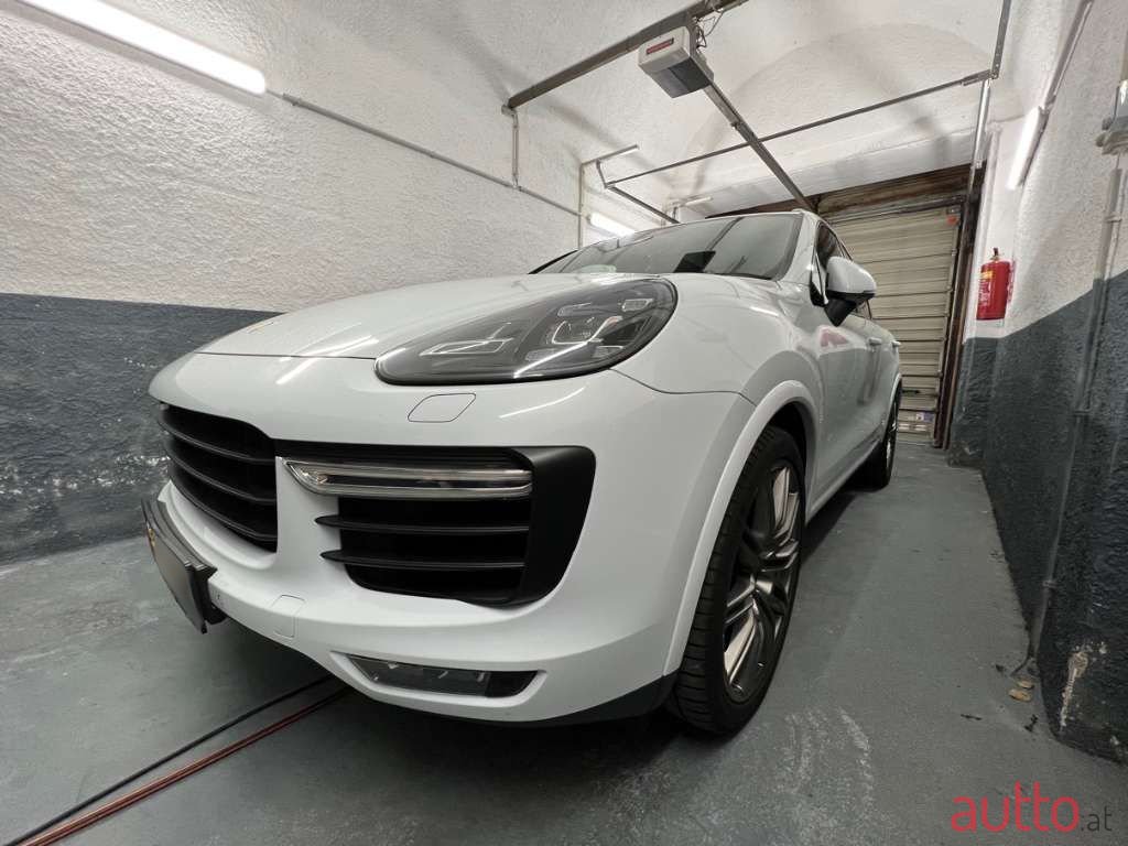 2015' Porsche Cayenne photo #3