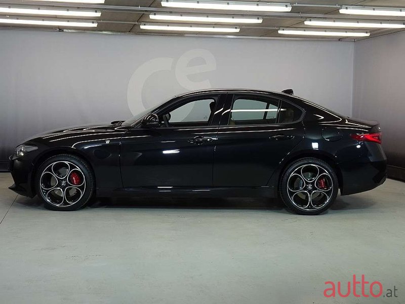 2023' Alfa Romeo Giulia photo #5