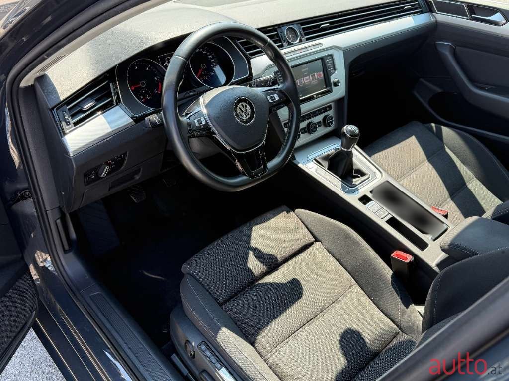 2016' Volkswagen Passat photo #5