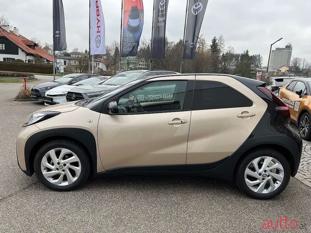 2022' Toyota Aygo photo #3