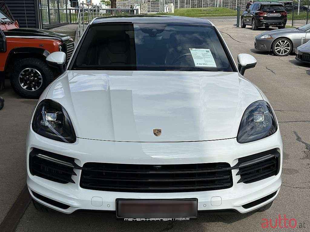 2020' Porsche Cayenne photo #3