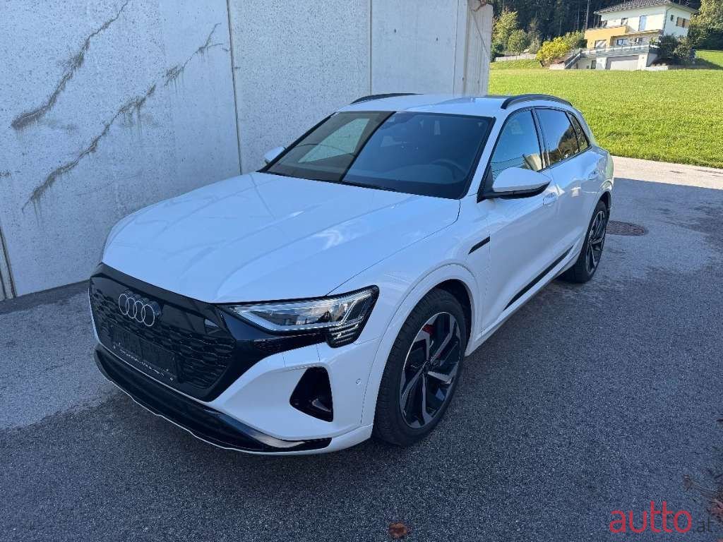 2024' Audi Q8 photo #1