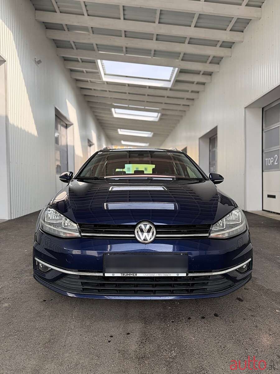 2017' Volkswagen Golf photo #1