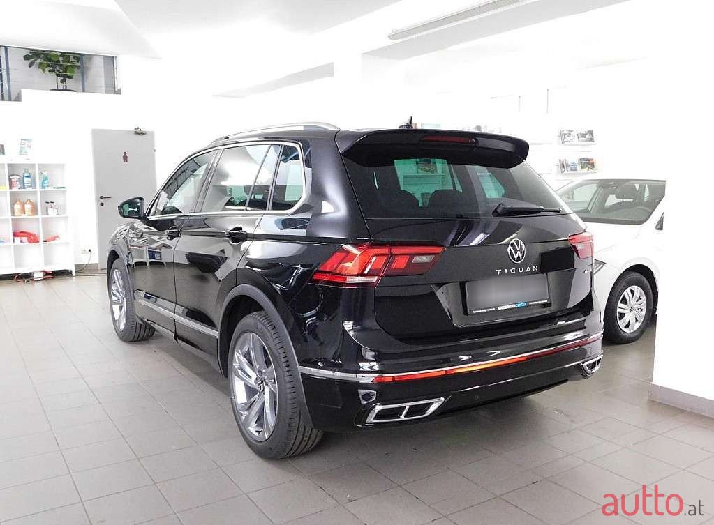 2023' Volkswagen Tiguan photo #4