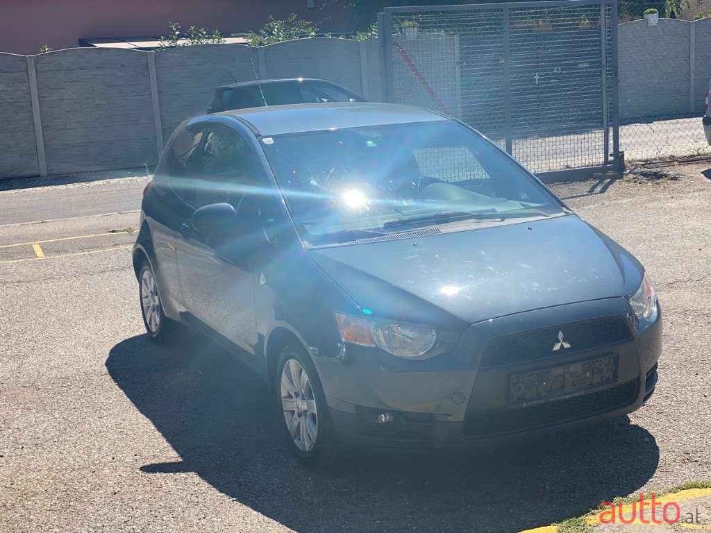 2009' Mitsubishi Colt photo #6