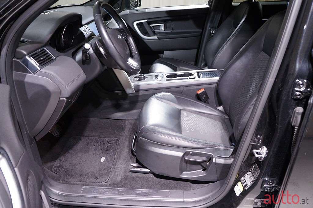 2017' Land Rover Discovery Sport photo #4
