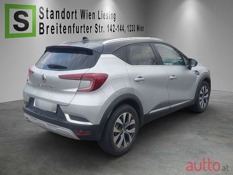 2021' Renault Captur photo #3