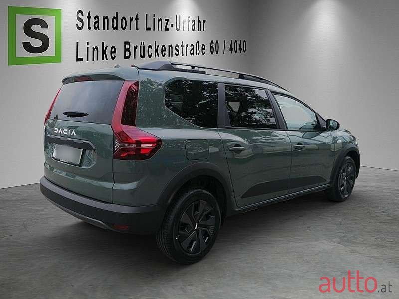 2024' Dacia Jogger photo #3