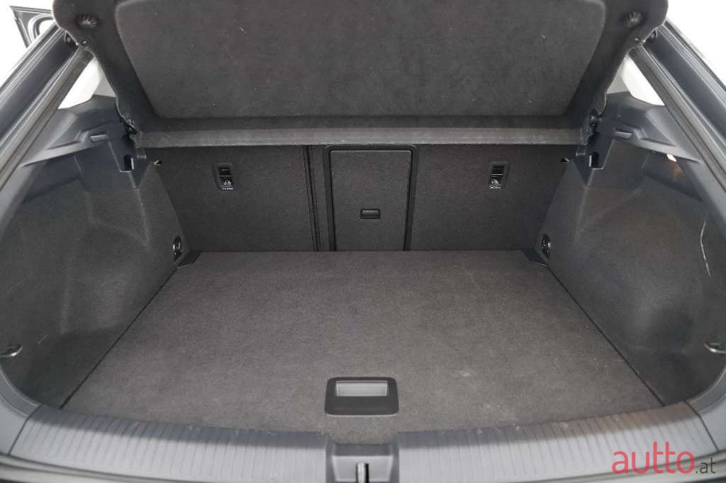 2023' Volkswagen T-Roc photo #5