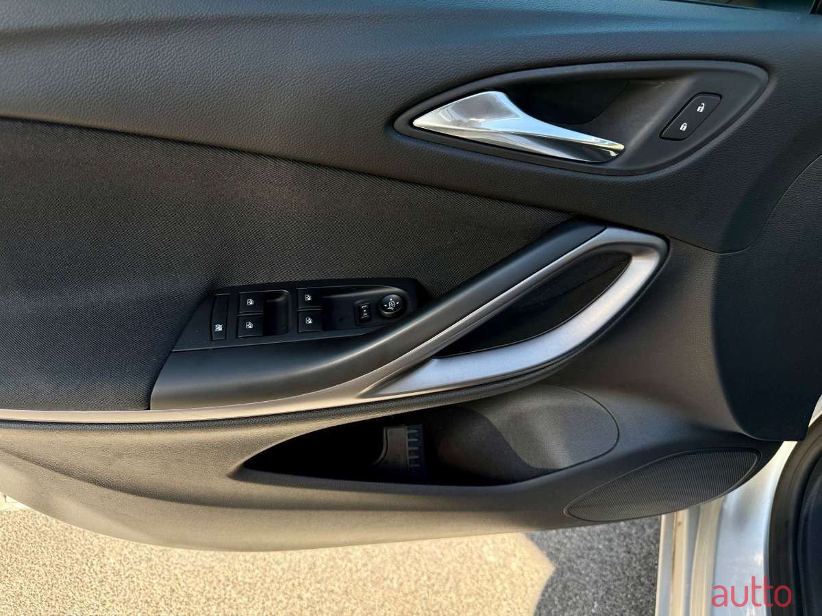 2016' Opel Astra photo #6