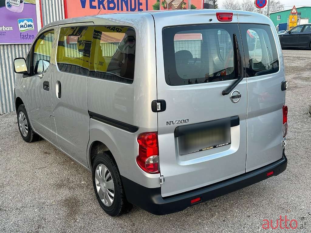 2011' Nissan NV200 photo #5