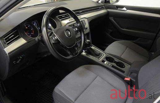 2015' Volkswagen Passat photo #2