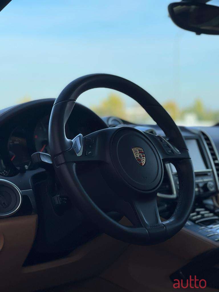 2013' Porsche Cayenne photo #5