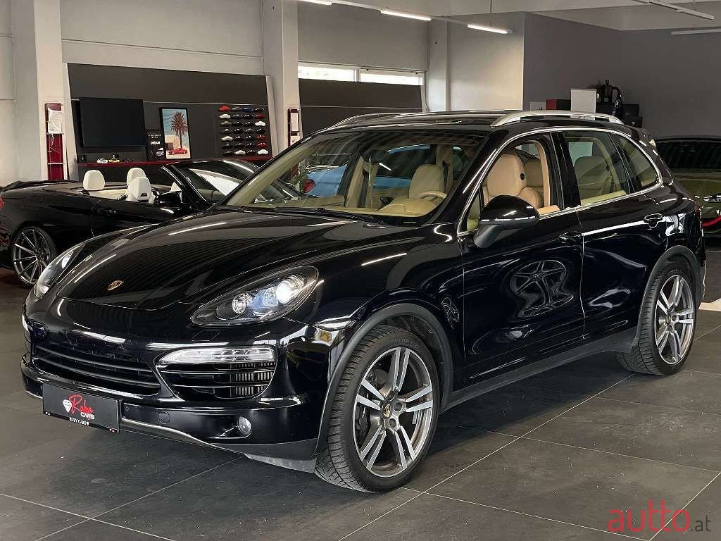 2011' Porsche Cayenne photo #1