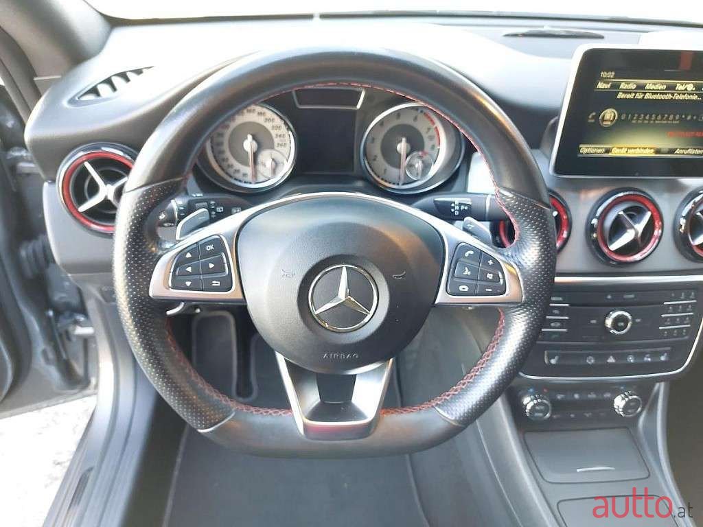2015' Mercedes-Benz Cla-Klasse photo #4
