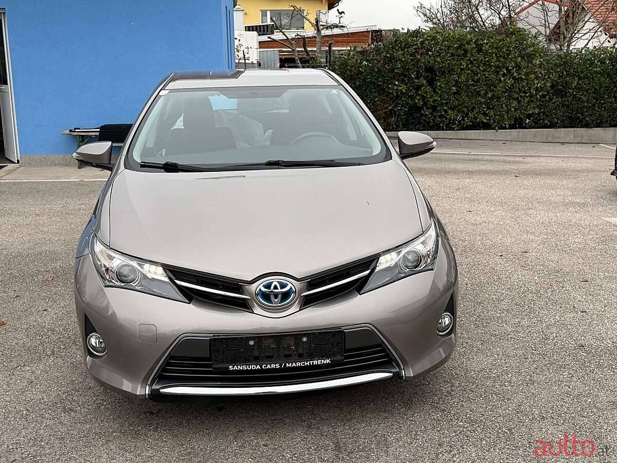 2015' Toyota Auris photo #1
