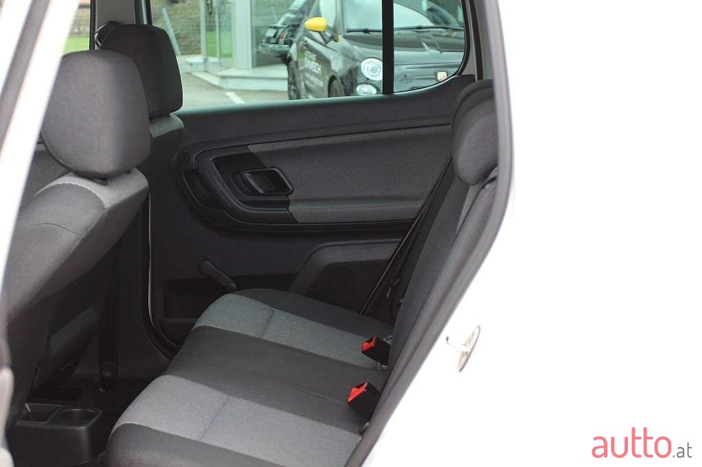 2014' Skoda Fabia photo #5