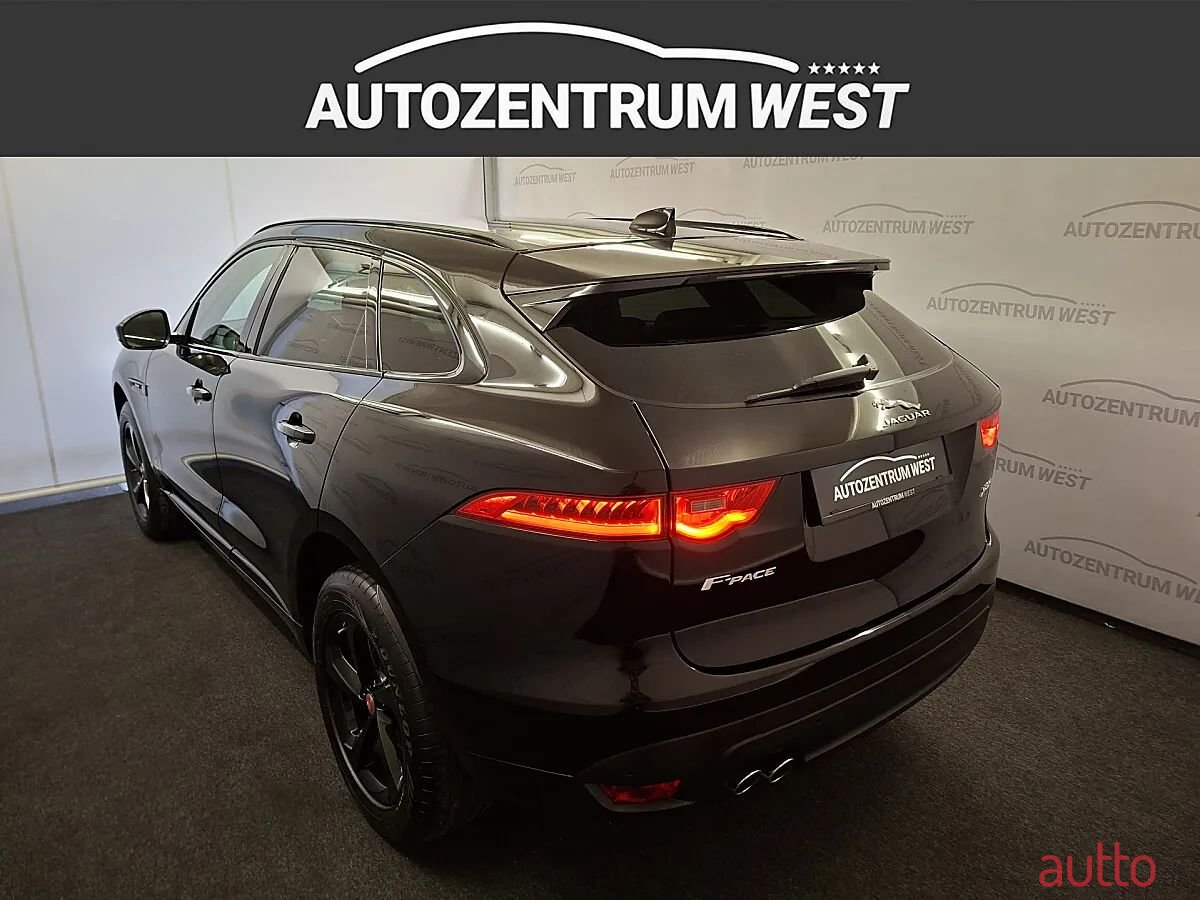 2019' Jaguar F-Pace photo #4