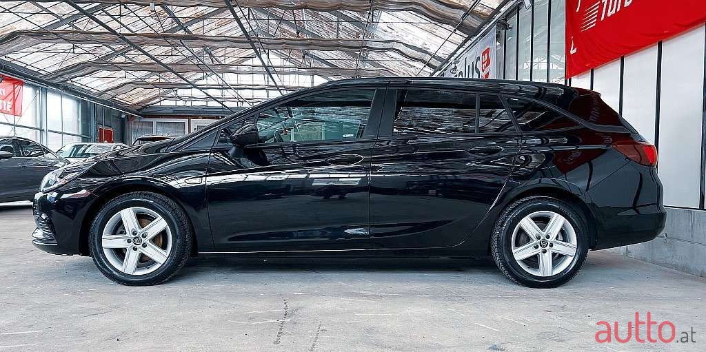 2018' Opel Astra photo #4