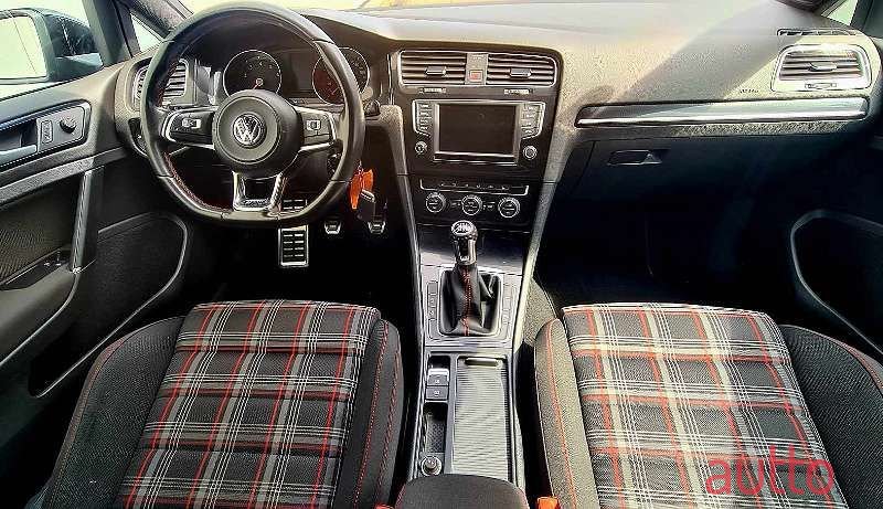 2016' Volkswagen Golf photo #6