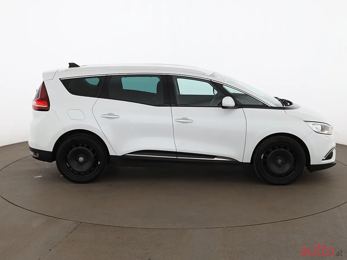 2020' Renault Scenic photo #3