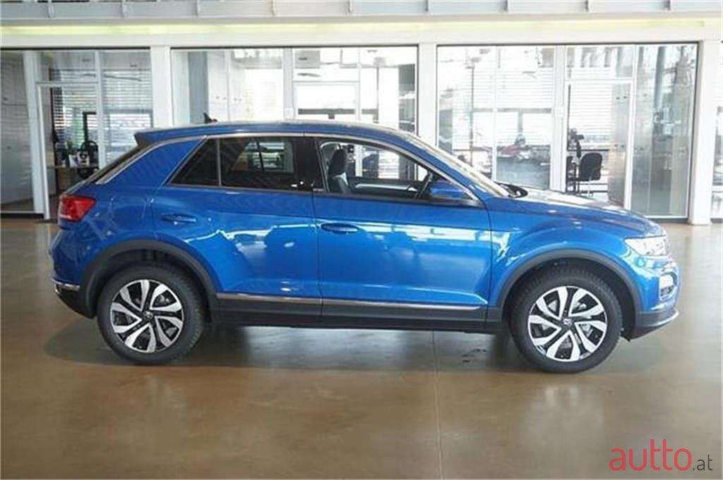 2021' Volkswagen T-Roc photo #2