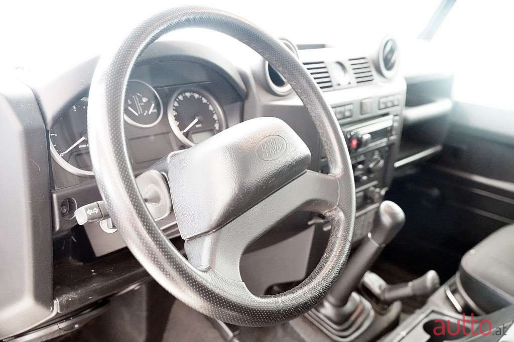 2016' Land Rover Defender photo #6