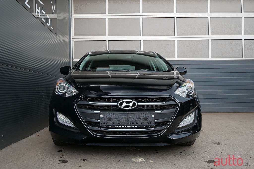 2017' Hyundai i30 photo #2