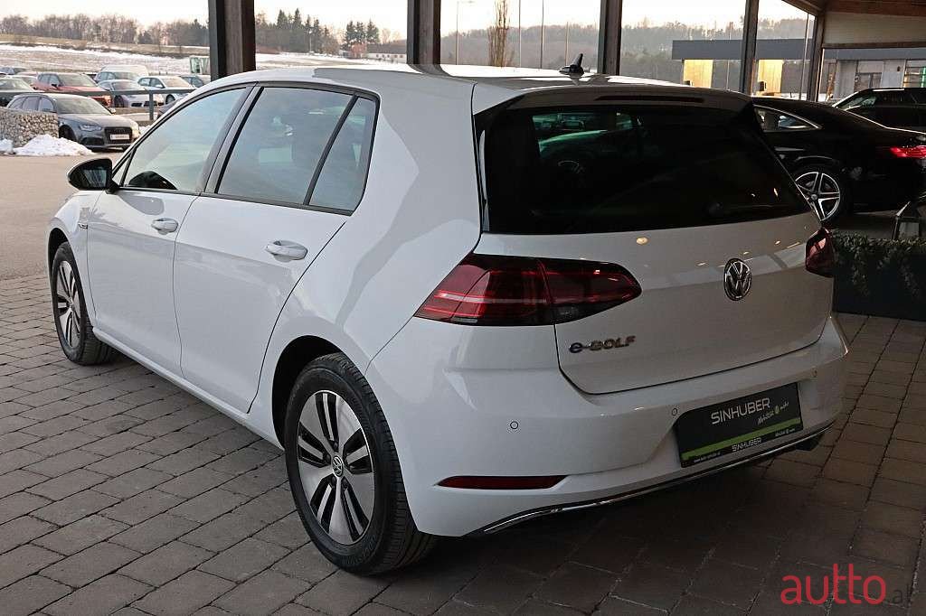 2020' Volkswagen Golf photo #3