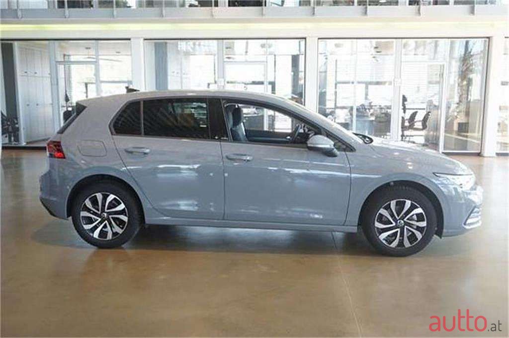 2021' Volkswagen Golf photo #2