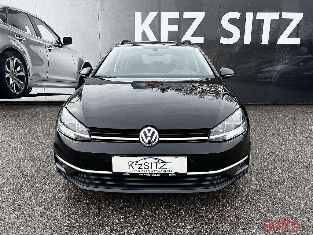 2017' Volkswagen Golf photo #2