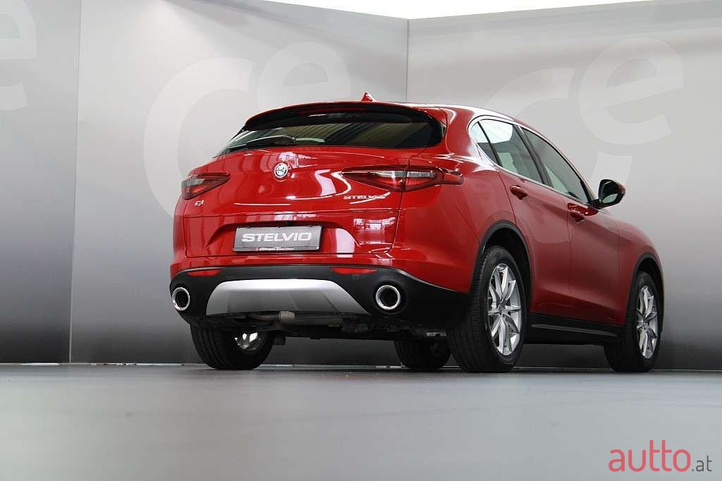 2017' Alfa Romeo Stelvio photo #4