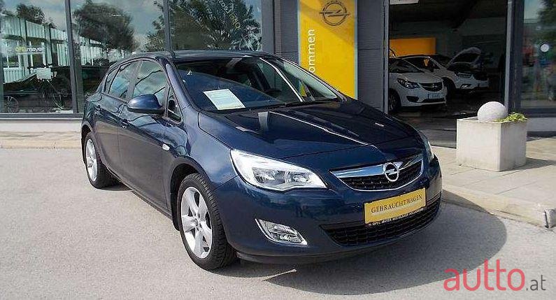 2010' Opel Astra photo #3