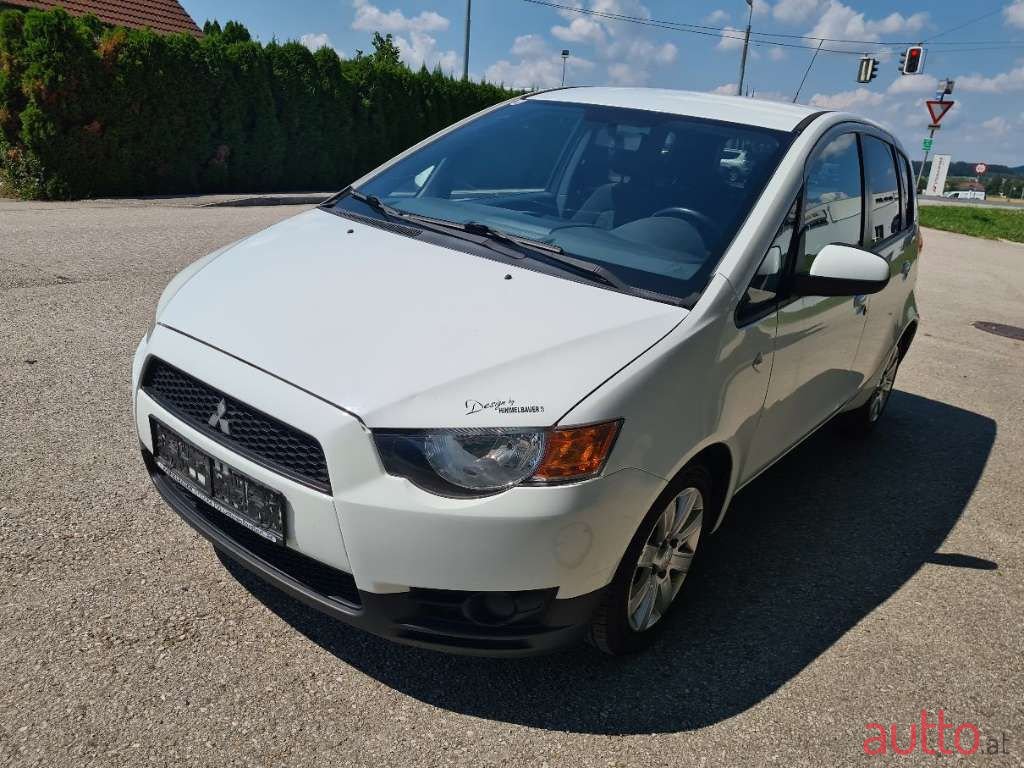 2011' Mitsubishi Colt photo #3