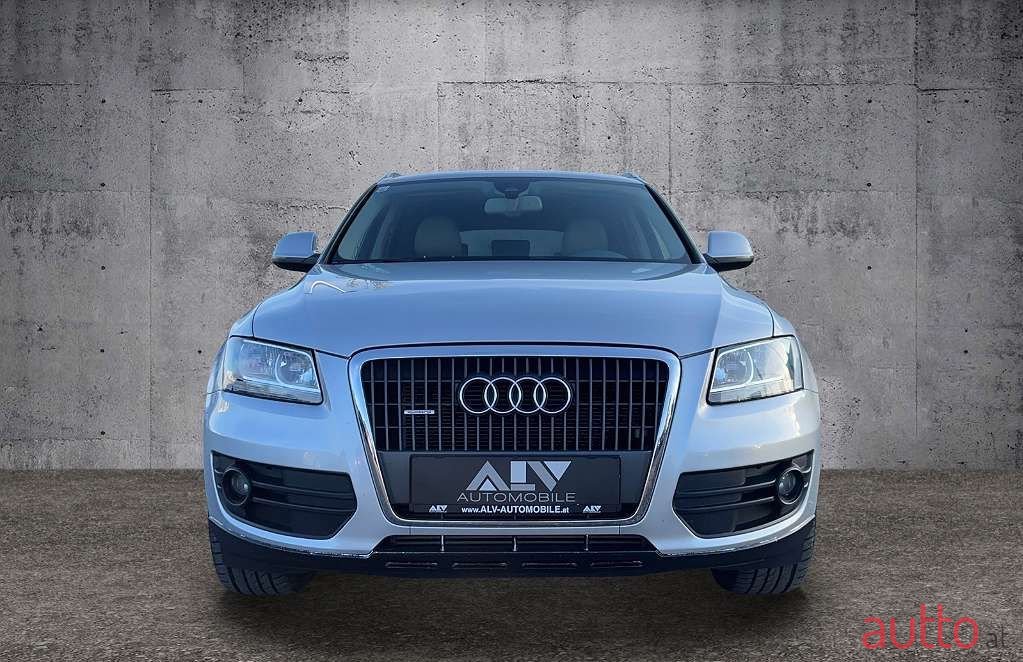 2010' Audi Q5 photo #5