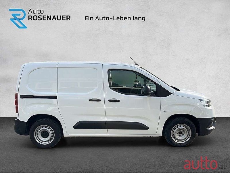 2021' Toyota ProAce City photo #3