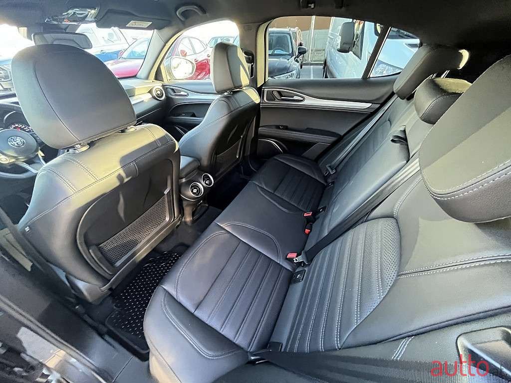 2022' Alfa Romeo Stelvio photo #6