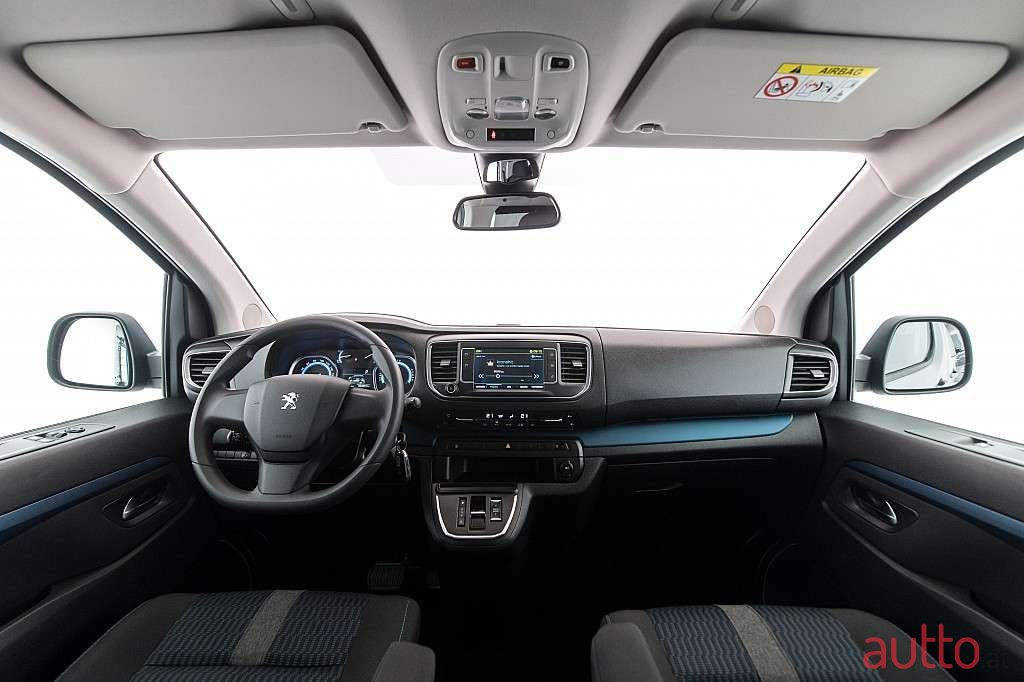 2020' Peugeot Traveller photo #4