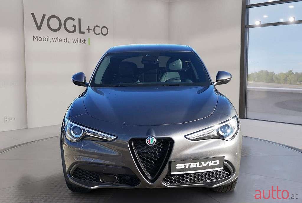 2022' Alfa Romeo Stelvio photo #6