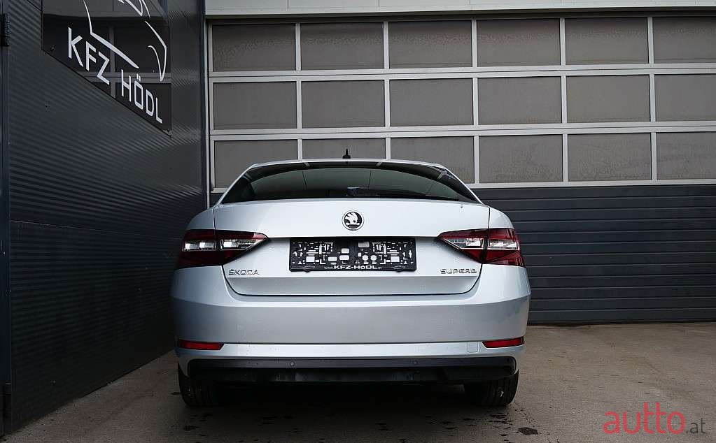 2017' Skoda Superb photo #3
