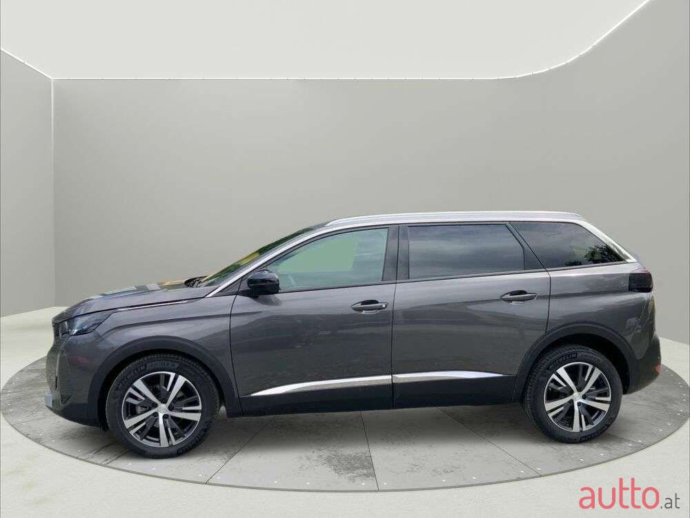 2023' Peugeot 5008 photo #3
