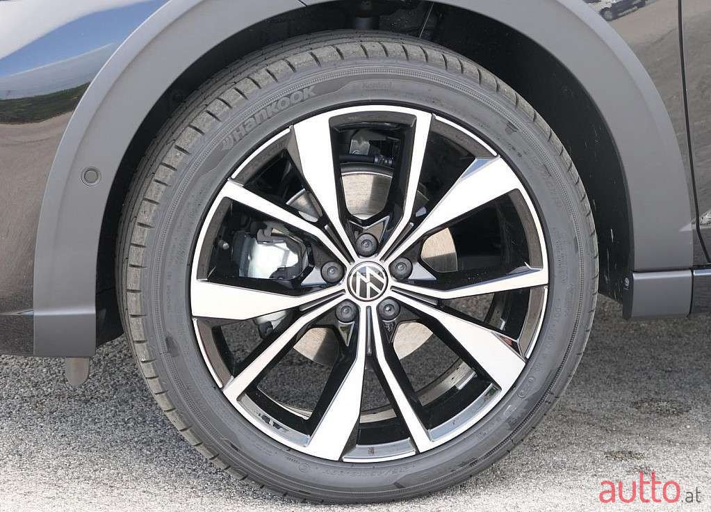 2022' Volkswagen Taigo photo #2