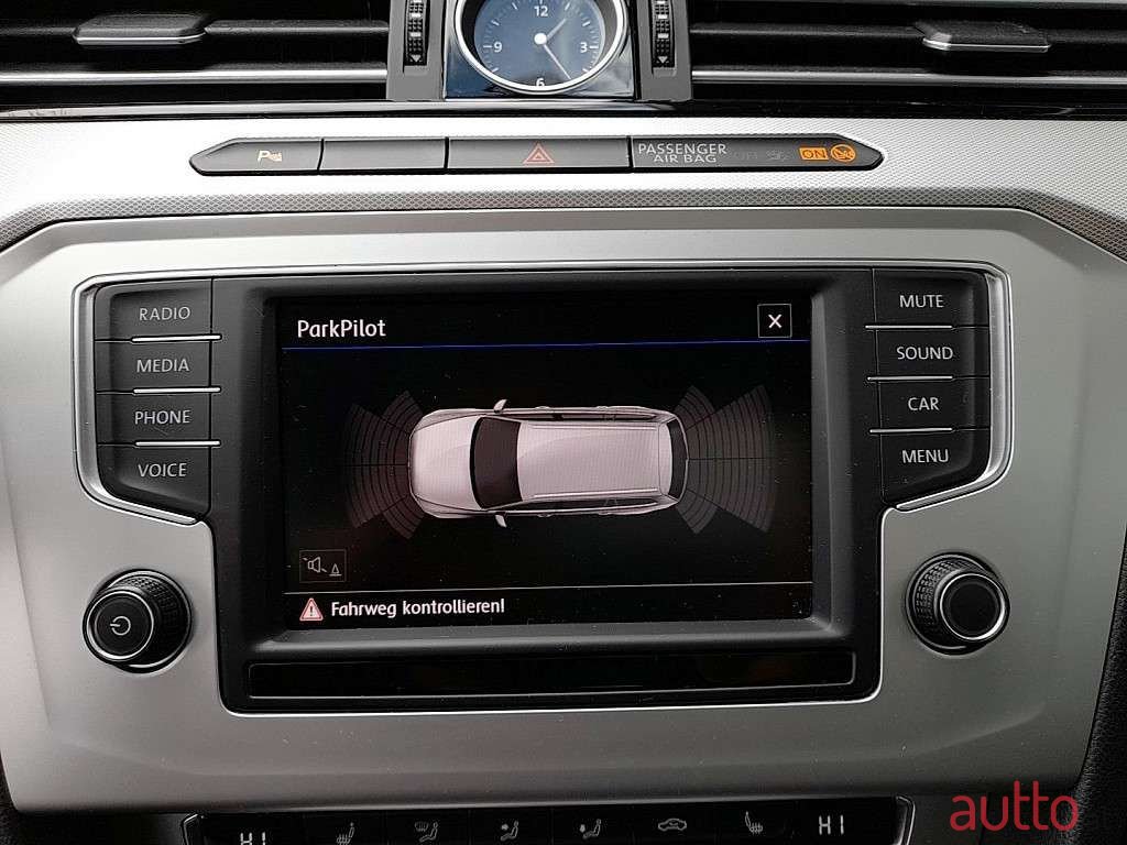 2017' Volkswagen Passat photo #3