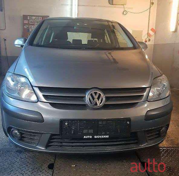 2005' Volkswagen Golf photo #3