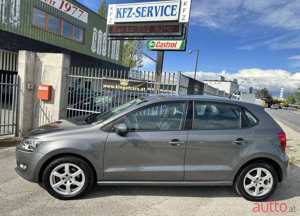 2011' Volkswagen Polo photo #2