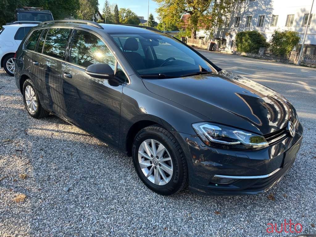 2018' Volkswagen Golf photo #3