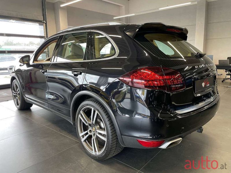 2011' Porsche Cayenne photo #6