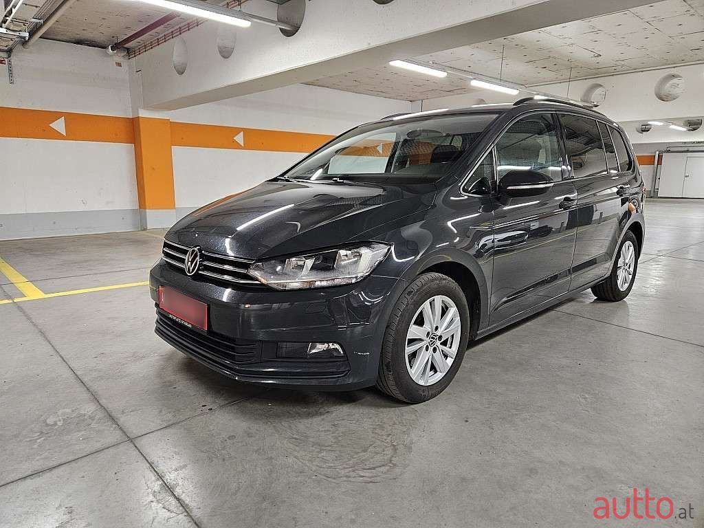 2020' Volkswagen Touran photo #1