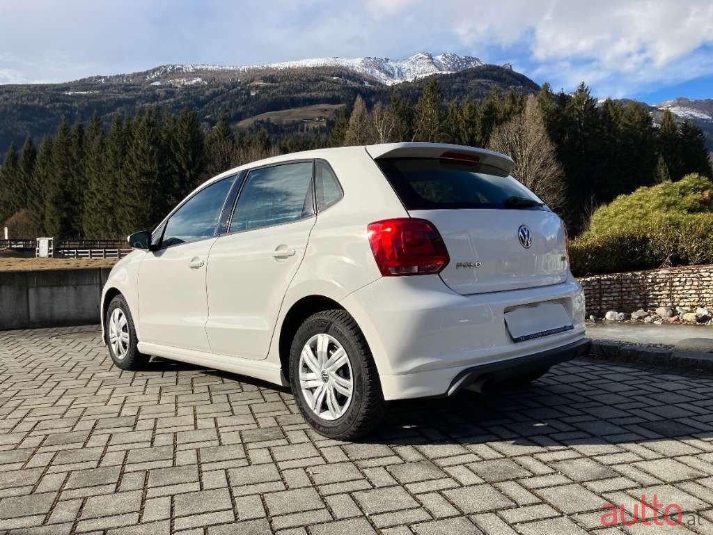 2012' Volkswagen Polo photo #3